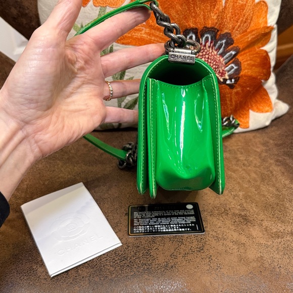 CHANEL BOY BAG QUILTED LEATHER FRONT FLAP C LOGO GUNMETAL CHAIN CROSSBODY - Picture 9 of 17